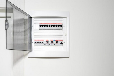 Comment réussir votre installation électrique à Arles ?